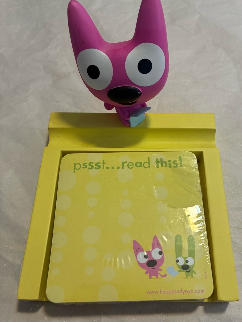 Hoops and Yo-yo Pink Character Book Stand with Yellow Notepad